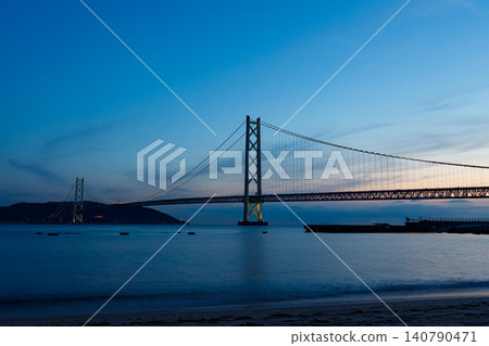 藍色時刻與明石海峽大橋 藍色時刻與明石海峽大橋 140790471