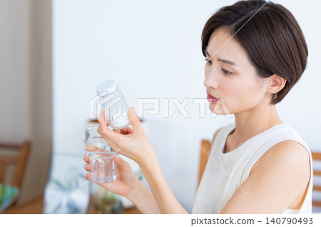 Middle women Women who take supplements Middle women Women who take supplements 140790493