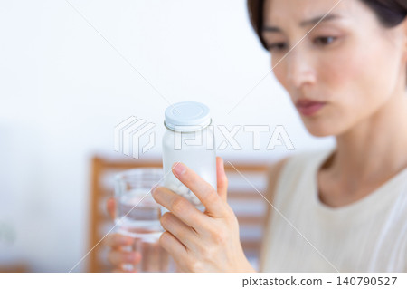 Middle women Women who take supplements Middle women Women who take supplements 140790527