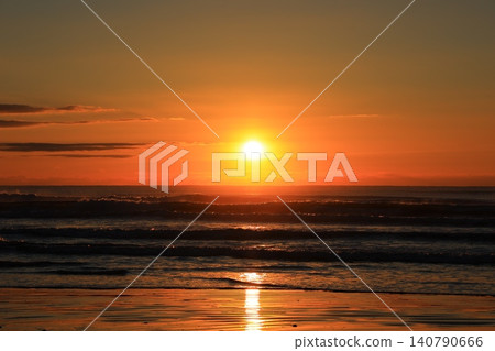 beautiful beach sunrise beautiful beach sunrise 140790666