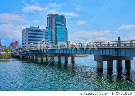 View of Matsue Bridge area (Uomachi, Shirakata Honmachi, Hachikenya-cho, etc.) from Sueji Honmachi, Matsue City, Shimane Prefecture in spring. View of Matsue Bridge area (Uomachi, Shirakata Honmachi, Hachikenya-cho, etc.) from Sueji Honmachi, Matsue City, Shimane Prefecture in spring. 140791939