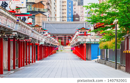 Senso-ji Temple, Nakamise shopping street and Kaminarimon Gate, morning view Senso-ji Temple, Nakamise shopping street and Kaminarimon Gate, morning view 140792001