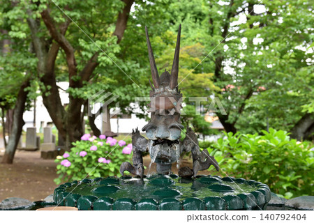 藤澤弓行寺水池附近盛開的繡球花 藤澤弓行寺水池附近盛開的繡球花 140792404