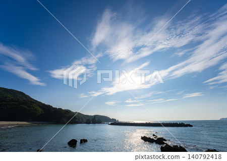 Kakidomari Shirahama Beach, where the blue sky and sea stretch out before you. Kakidomari Shirahama Beach, where the blue sky and sea stretch out before you. 140792418