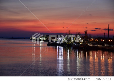 Dusk of Kushiro harbor 140792485