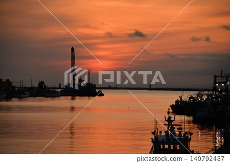 Dusk of Kushiro harbor 140792487