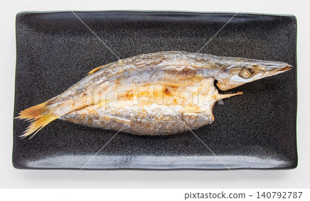 烤乾梭魚 140792787