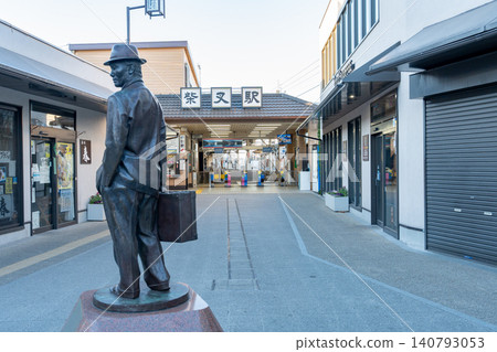 Early morning scene in front of Shibamata Station <Katsushika Ward, Tokyo / January> Early morning scene in front of Shibamata Station <Katsushika Ward, Tokyo / January> 140793053