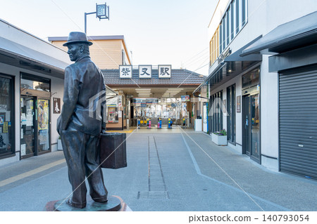 Early morning scene in front of Shibamata Station <Katsushika Ward, Tokyo / January> Early morning scene in front of Shibamata Station <Katsushika Ward, Tokyo / January> 140793054