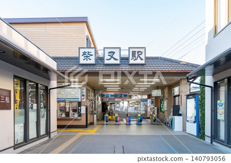 Early morning scene in front of Shibamata Station <Katsushika Ward, Tokyo / January> Early morning scene in front of Shibamata Station <Katsushika Ward, Tokyo / January> 140793056
