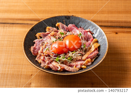 Enjoy the springy texture and rich flavor of mature chicken in this hearty yukhoe dish. Enjoy the springy texture and rich flavor of mature chicken in this hearty yukhoe dish. 140793217