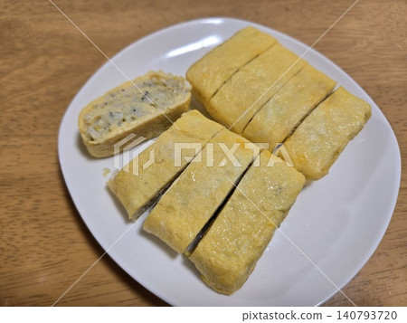 Homemade omelet with plenty of shirasu (whitebait) from Hayama (Shirasu-filled omelet) Homemade omelet with plenty of shirasu (whitebait) from Hayama (Shirasu-filled omelet) 140793720