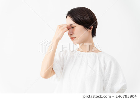 一位身穿白色襯衫的女士——生活方式圖片 一位身穿白色襯衫的女士——生活方式圖片 140793904