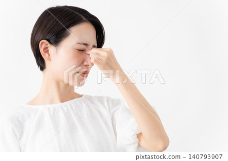 一位身穿白色襯衫的女士——生活方式圖片 一位身穿白色襯衫的女士——生活方式圖片 140793907