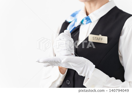 身著制服的女服務生;旅行圖片 身著制服的女服務生;旅行圖片 140794049