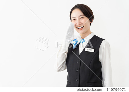 身著制服的女服務生;旅行圖片 身著制服的女服務生;旅行圖片 140794071