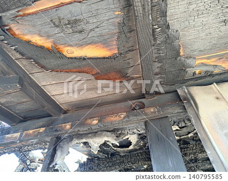 Fire-damaged waste, wooden structures, fire-related waste, general waste. Fire-damaged waste, wooden structures, fire-related waste, general waste. 140795585