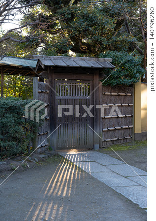 Shibamata Taishakuten Temple, Japanese Garden Gate <Katsushika Ward, Tokyo / January> 140796260
