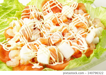 Seafood salad 140796322