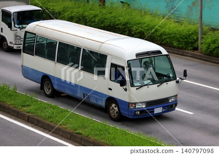 Mini bus 140797098