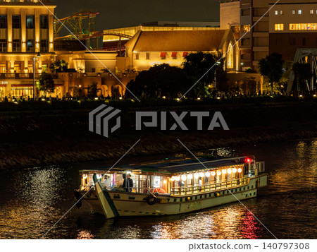 Houseboat, Yokohama night view, Ferris wheel, illumination, water surface reflection, sightseeing, Japan 140797308