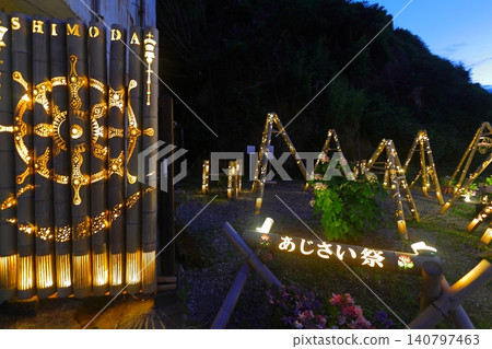 "Ryōsenji Temple in Shimoda, Izu": Hydrangeas and bamboo lanterns "Ryōsenji Temple in Shimoda, Izu": Hydrangeas and bamboo lanterns 140797463