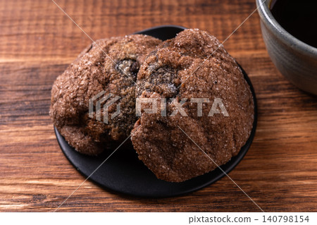 Mini chocolate crunchy melon bread Mini chocolate crunchy melon bread 140798154