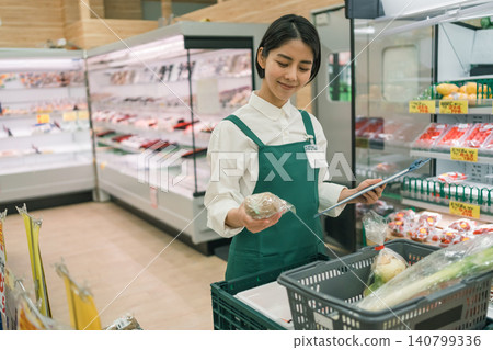 Picking orders from online supermarkets Picking orders from online supermarkets 140799336