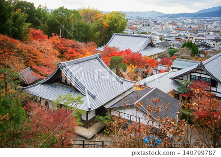 Aerial view of Enkoji temple with autumn leaf colors by city, Kyoto Aerial view of Enkoji temple with autumn leaf colors by city, Kyoto 140799787