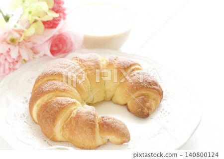 Croissant and milk tea Croissant and milk tea 140800124