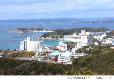 和歌山縣南紀白濱溫泉度假小鎮白濱海灘的美麗景色。 (觀光之旅) 和歌山縣南紀白濱溫泉度假小鎮白濱海灘的美麗景色。 (觀光之旅) 140802493