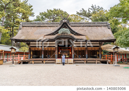 Sumiyoshi Taisha Shrine, Sumiyoshi Ward, Osaka City: First Main Shrine (National Treasure), Heiden (offering hall), God of navigation, God of ports. Sumiyoshi Taisha Shrine, Sumiyoshi Ward, Osaka City: First Main Shrine (National Treasure), Heiden (offering hall), God of navigation, God of ports. 140803006