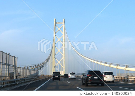 Driving across the Akashi Kaikyo Bridge: A sightseeing trip to Awaji Island - Crowds and summer holidays 140803024