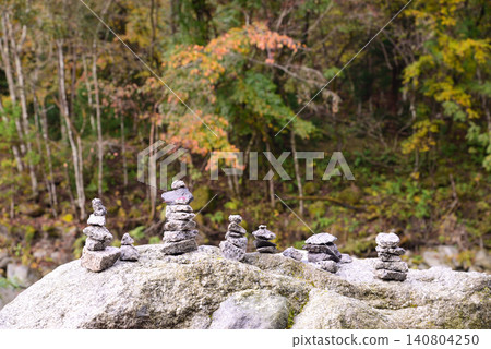 The Ogakigawa valley in autumn 140804250