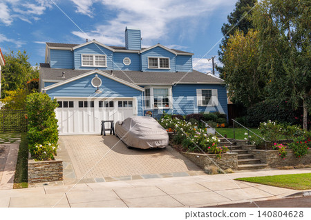 Modern suburban houses with cars in quiet residential street Modern suburban houses with cars in quiet residential street 140804628