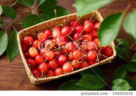 Cherries piled in a basket; Sato Nishiki variety from Yamagata Prefecture. Cherries piled in a basket; Sato Nishiki variety from Yamagata Prefecture. 140805038