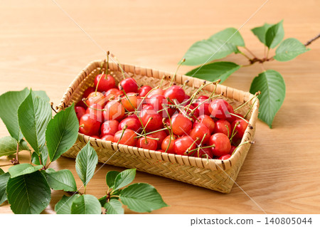 Cherries piled in a basket; Sato Nishiki variety from Yamagata Prefecture. Cherries piled in a basket; Sato Nishiki variety from Yamagata Prefecture. 140805044