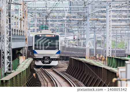 [Ueno-Tokyo Line] Local train departing from Shimbashi Station 140805342