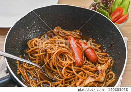 Sausage and maitake mushroom pasta made with demi-glace sauce Sausage and maitake mushroom pasta made with demi-glace sauce 140805458