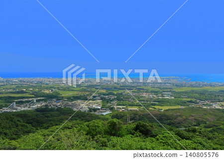 [Okinawa Prefecture] Observation deck overlooking the emerald sea (Ishigaki Island, Banna Park) 140805576