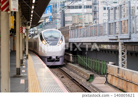 [Ueno-Tokyo Line] Limited Express Tokiwa No. 54 passing through Shimbashi Station 140805621