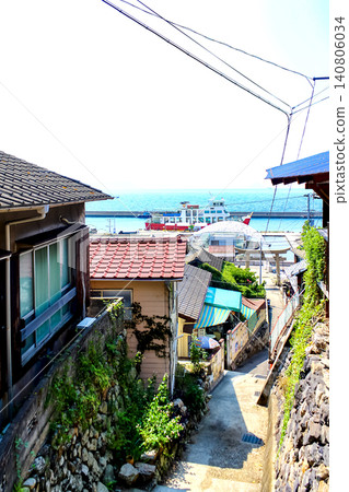 [Kagawa] Summer on Ogijima Island: Views of the island from a hillside 140806034