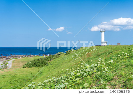 位於青森縣小毛渡海岸的一座小型燈塔：海城燈塔 140806376
