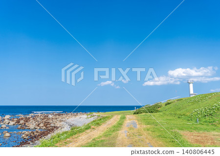 位於青森縣小毛渡海岸的一座小型燈塔:海城燈塔 位於青森縣小毛渡海岸的一座小型燈塔:海城燈塔 140806445
