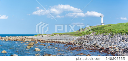 位於青森縣小毛渡海岸的一座小型燈塔:海城燈塔 位於青森縣小毛渡海岸的一座小型燈塔:海城燈塔 140806535