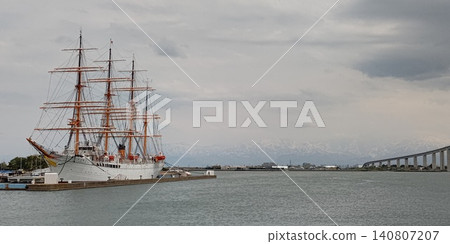 Kaiwo Maru and Shinminato Bridge [Imizu City, Toyama Prefecture] 140807207