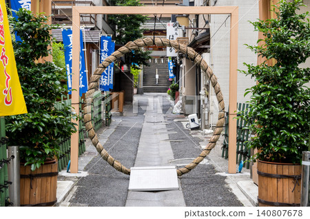 【新橋】清晨在烏森神社舉行的草環儀式 【新橋】清晨在烏森神社舉行的草環儀式 140807678