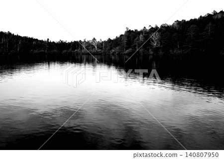 一個安靜的湖泊 一個安靜的湖泊 140807950