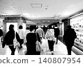 人的輪廓和行走的人 140807954