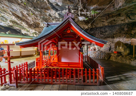 【宮崎縣】宇都神社:洞穴內的主神殿 【宮崎縣】宇都神社:洞穴內的主神殿 140808687